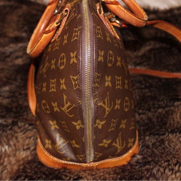 Authentic Louis Vuitton Monogram Canvas Bag - Picture 10 of 11